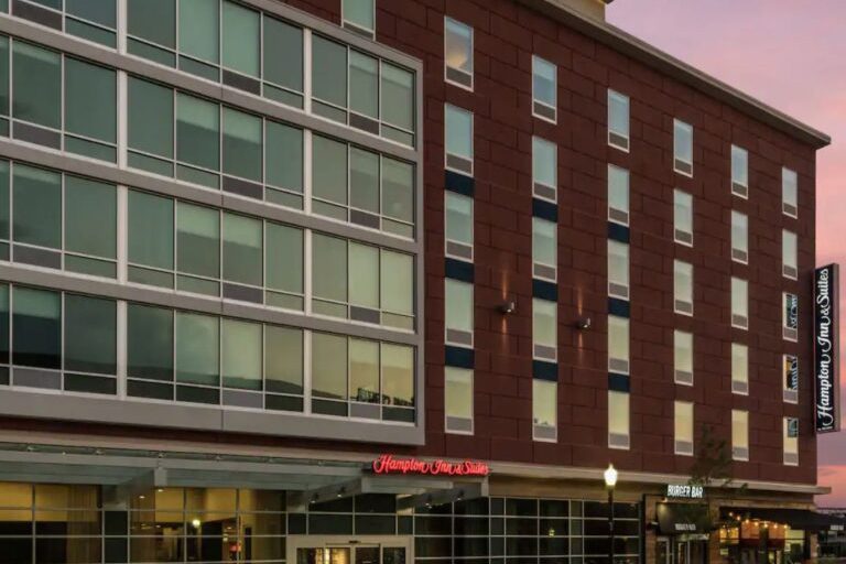 Hampton Inn & Suites Fort Wayne Downtown